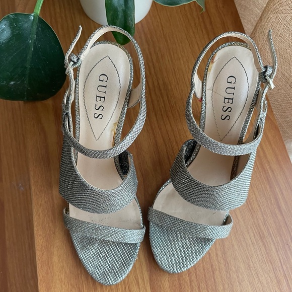 GUESS Size 6.5 Glam 4” Heel - Picture 3 of 5